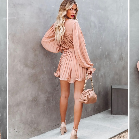 BNWT Peach Romper - Picture 2 of 4